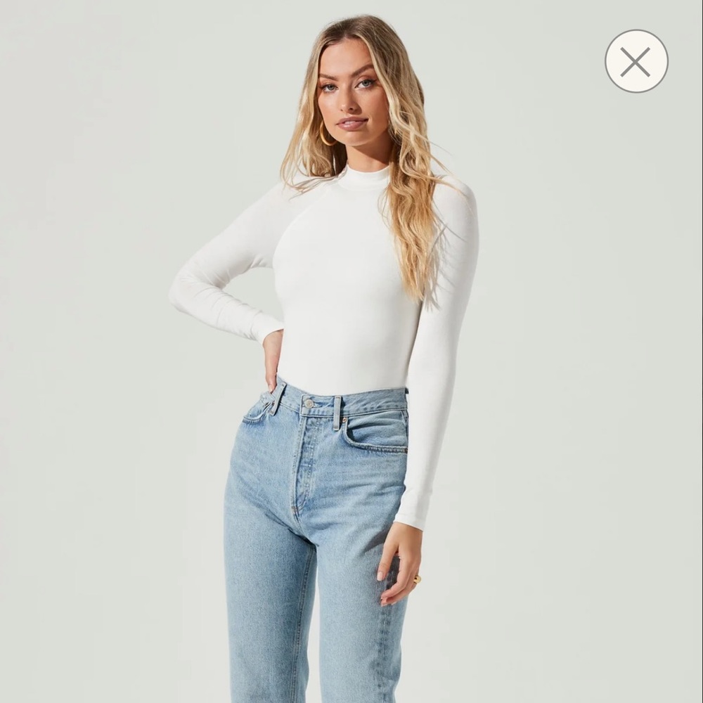 ASTR PRUE LONG SLEEVE BACK TWIST BODYSUIT